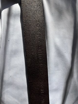 Cinturón Tommy Hilfiger Marrón Hebilla Plateada