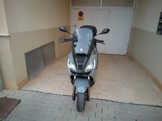 Maxi Scooter Gris y Negra con garantía de un año