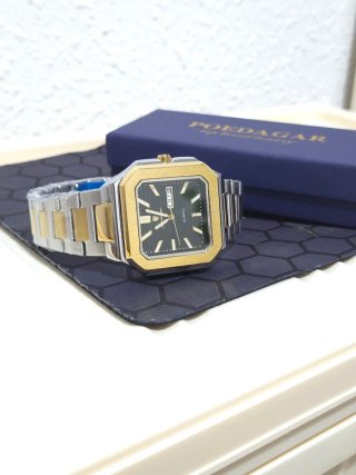 Reloj de pulsera dorado y plateado