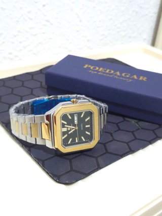 Reloj de pulsera dorado y plateado