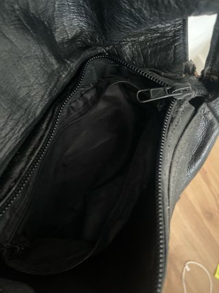 Bolso bandolera de cuero negro