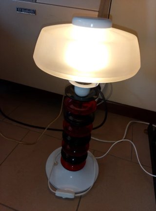 Lampada da tavolo design rosso/nero