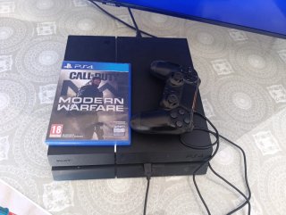 PS4 (PlayStation 4) Negra + Mando