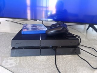 PS4 (PlayStation 4) Negra + Mando