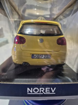Maqueta 1:18 Golf GTI