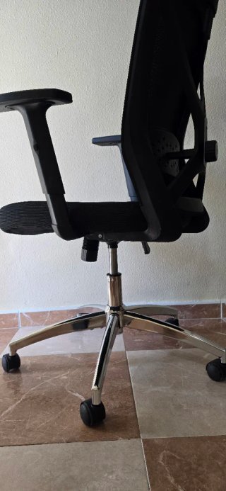 Sillón de oficina ergonómico con ruedas