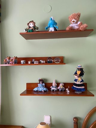 Mueble de madera con cajones