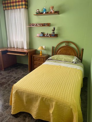 Mueble de madera con cajones