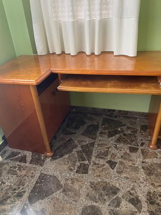 Mueble de madera con cajones