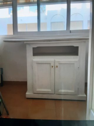 Mueble TV con ruedas madera