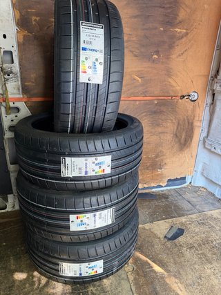 Neumático Bridgestone Potenza S005 235/35 R19