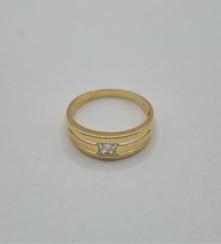 Anillo Calado oro 18k con Piedra Central