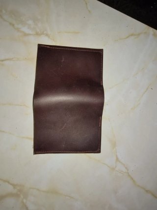 Cartera de cuero marrón