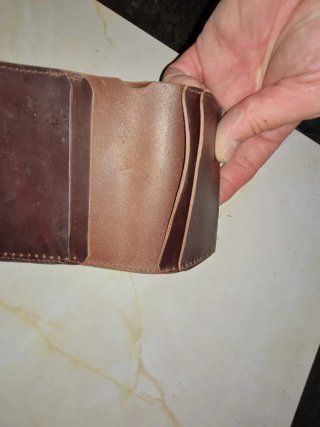 Cartera de cuero marrón