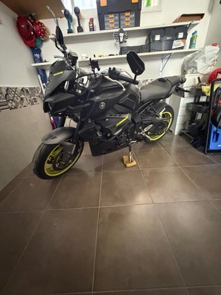 Yamaha MT-10 Negra y Amarilla