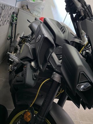 Yamaha MT-10 Negra y Amarilla