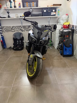 Yamaha MT-10 Negra y Amarilla