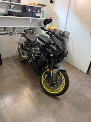 Yamaha MT-10 Negra y Amarilla