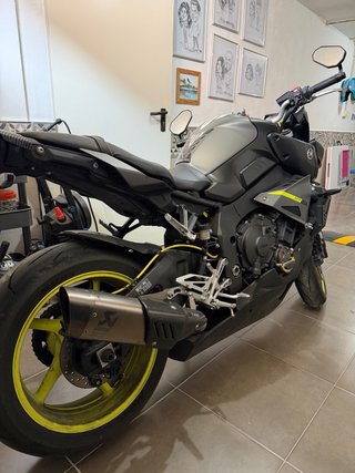 Yamaha MT-10 Negra y Amarilla