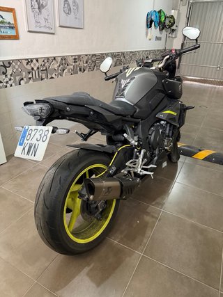 Yamaha MT-10 Negra y Amarilla