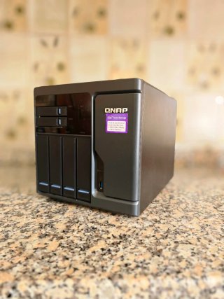 QNAP TVS-682 NAS, i7 7th Gen, 32GB RAM