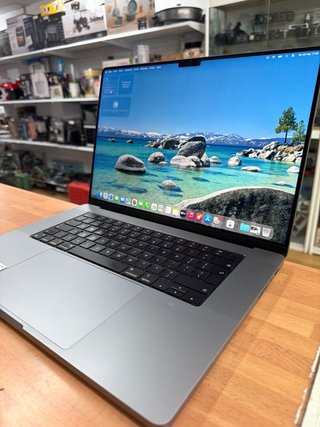 MacBook Pro M1 Pro 16” 2021 16GB RAM 500GB SSD