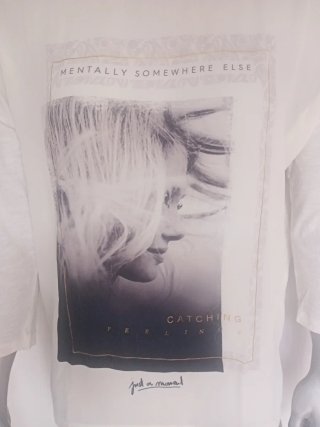 Camiseta blanca con estampado