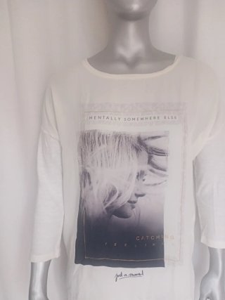 Camiseta blanca con estampado