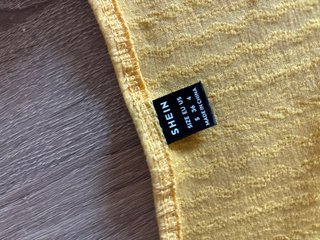 Top SHEIN cruzado amarillo XS
