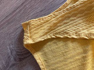 Top SHEIN cruzado amarillo XS