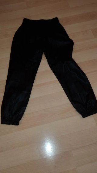 Pantalón efecto piel