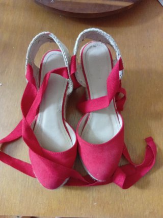 Cuñas rojas con esparto
