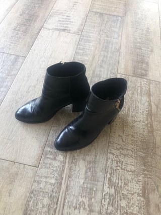 Botines negros Stradivarius talla 41