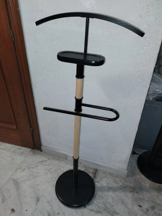 Perchero organizador ropa metal y madera