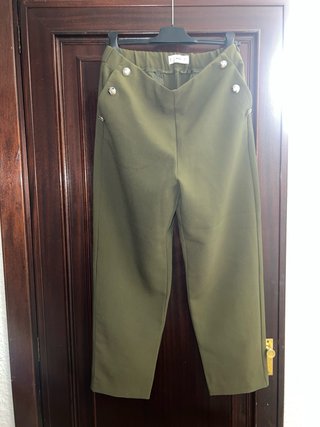 Pantalón Mango verde con botones