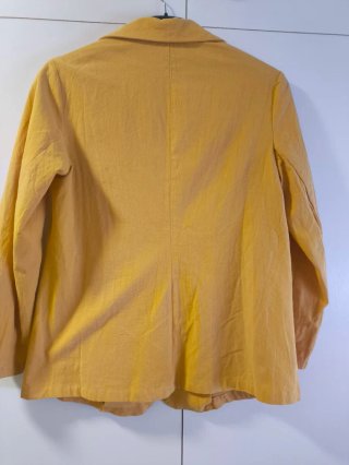 Americana amarilla talla S sin estrenar