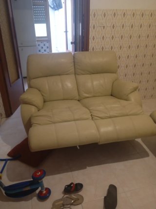 Divani in pelle beige in buone condizioni