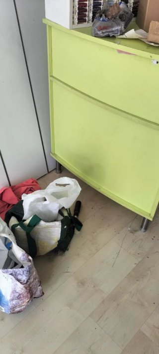 Mostrador de comercio verde y blanco