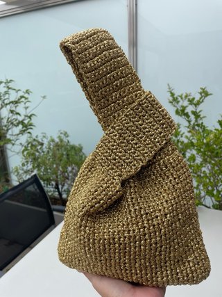 Bolso de mano japonés dorado