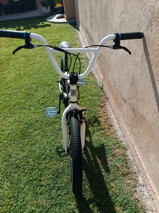 Bicicleta BMX GT Blanca