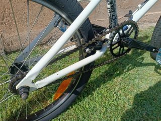 Bicicleta BMX GT Blanca