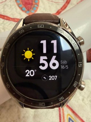 Reloj Marrón y Plateado