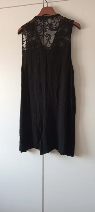 Mono corto negro con encaje