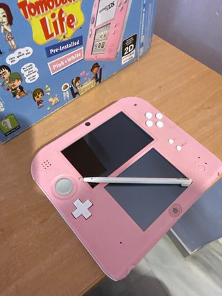 Nintendo 2DS Rosa + Tomodachi Life