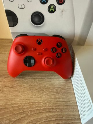 Xbox Series S Blanca + Mando Rojo
