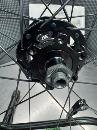 Rueda Trasera 27.5 Eje 8x135 6 Tornillos