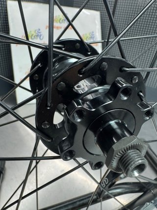 Rueda Trasera 27.5 Eje 8x135 6 Tornillos