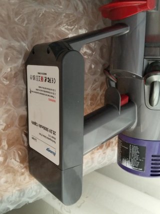 Aspirapolvere senza fili Dyson V10, batteria nuova