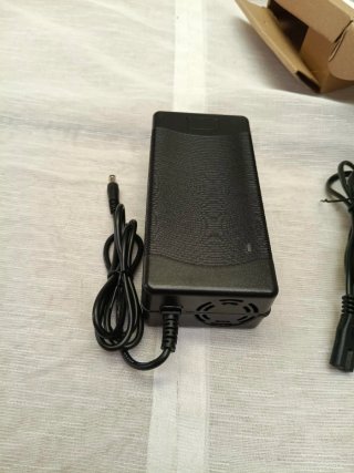 Cargador 54.6V 2A Patinete Eléctrico Kugoo M4