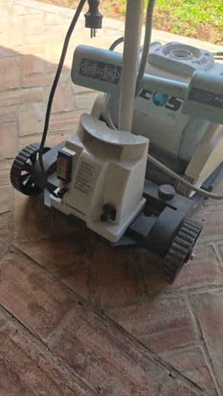Robot limpiafondos Geos con carro